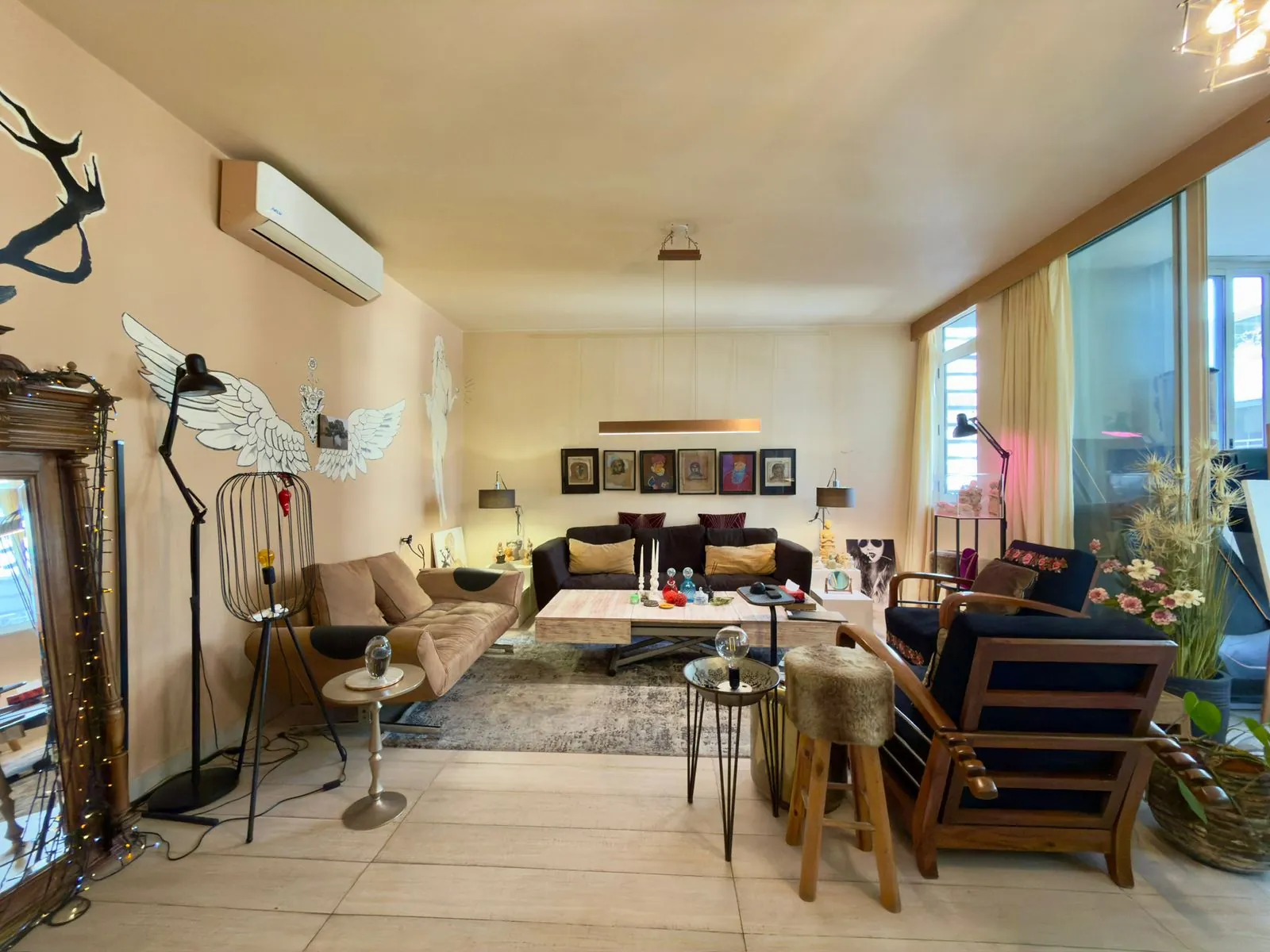 Beautiful 2-Bedroom Apartment For Sale in Achrafieh, Lycée — الصورة 3