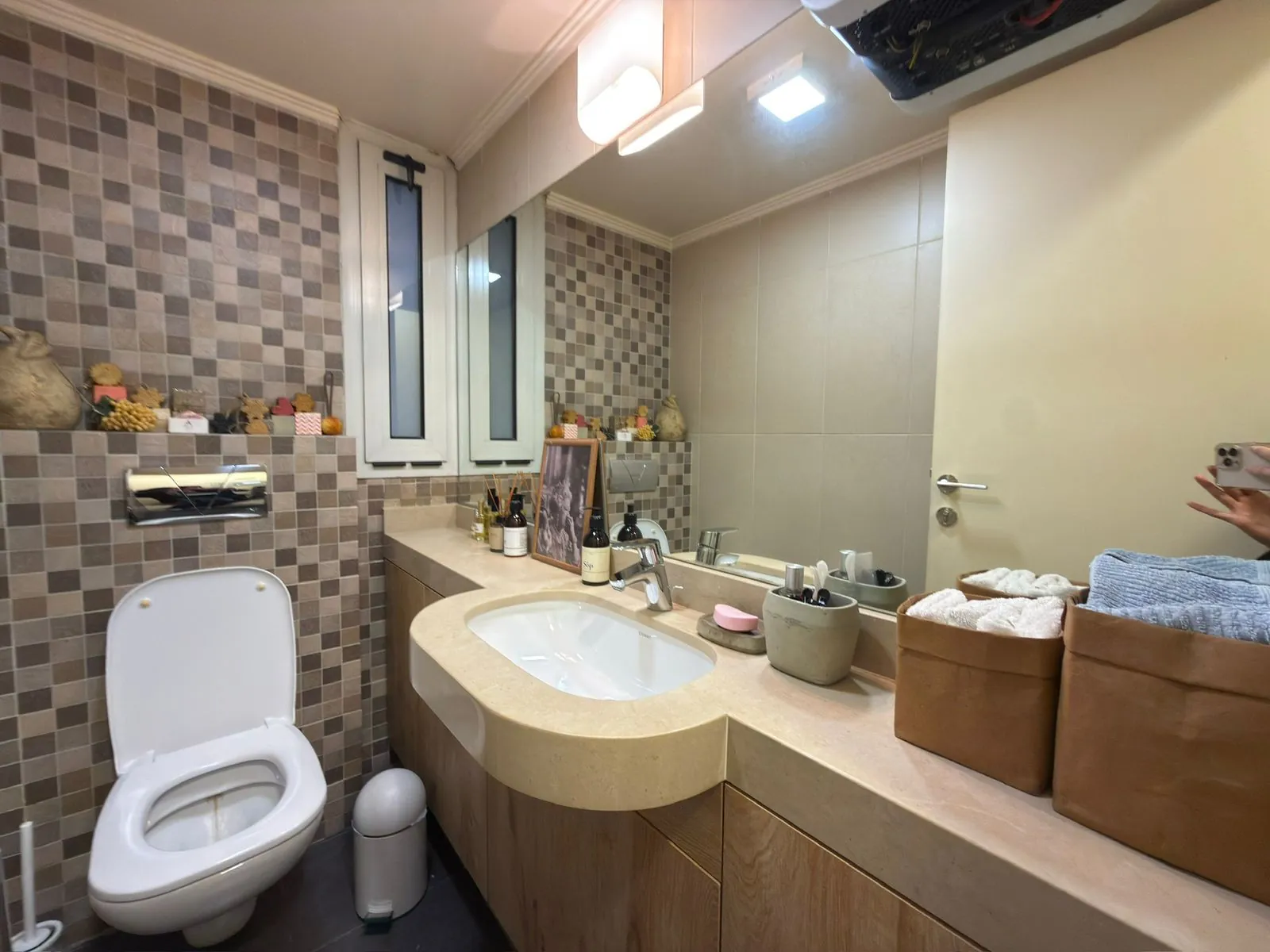 Beautiful 2-Bedroom Apartment For Sale in Achrafieh, Lycée — الصورة 9