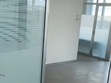 Modern & Spacious Office with City View For Rent in Sin El Fil — الصورة 3