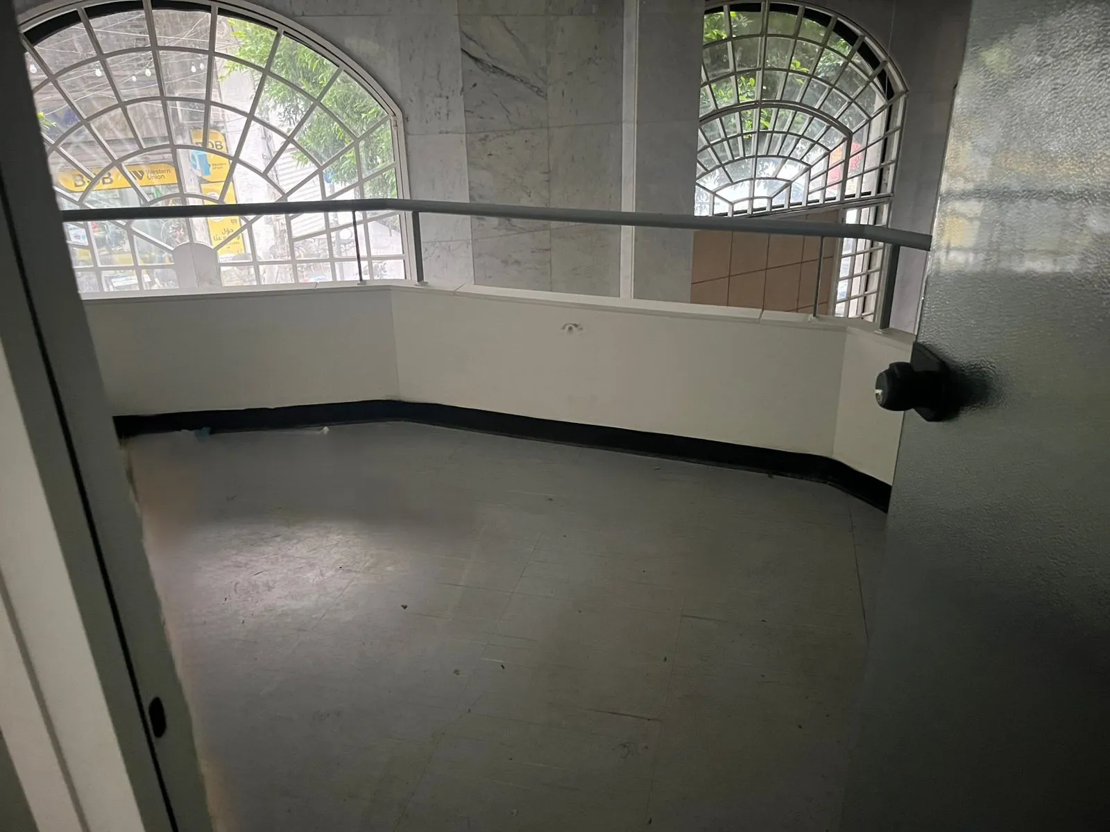 254 SQM Duplex Shop For Rent in Hamra, Ras Beirut — photo 2