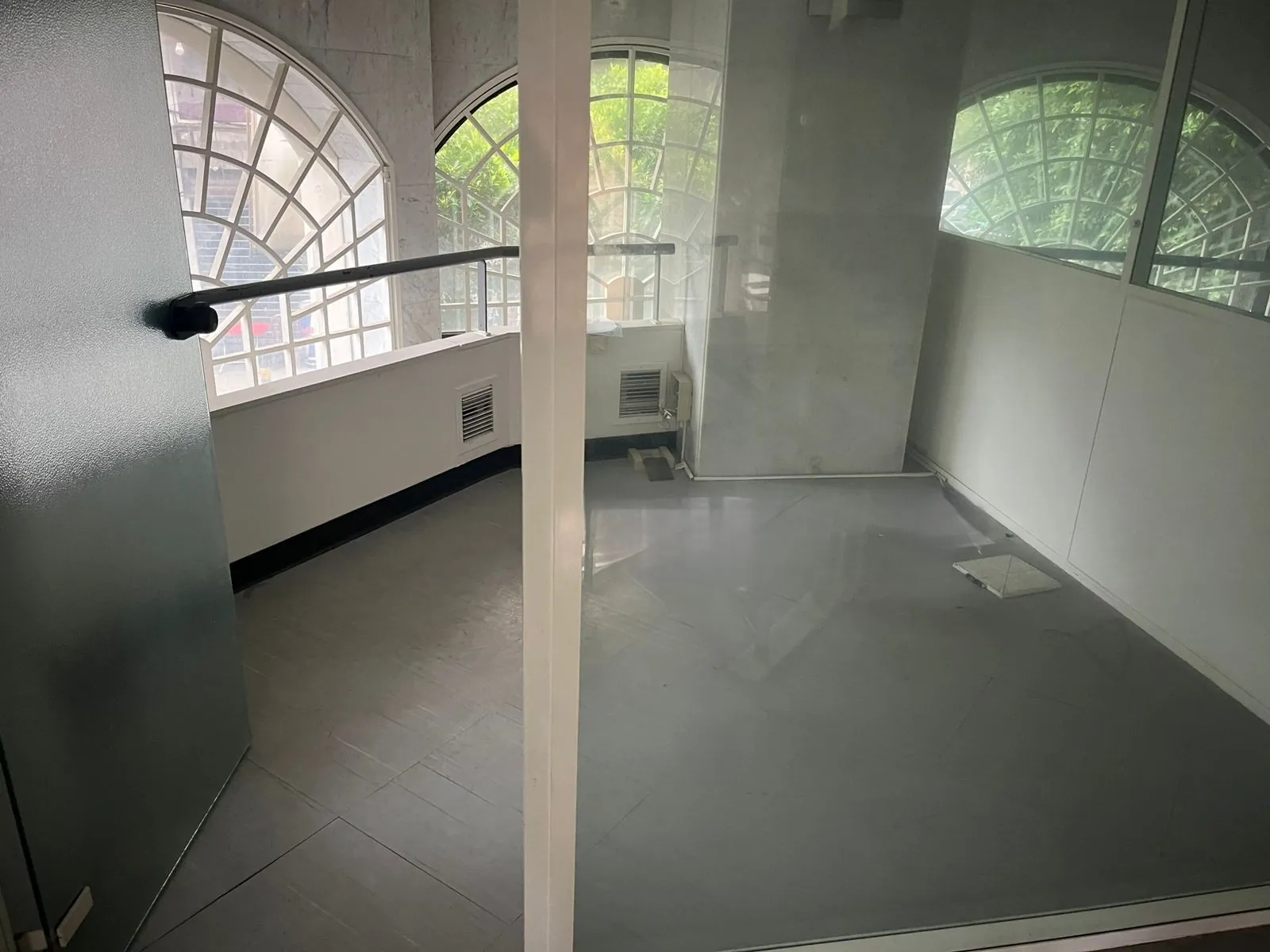 254 SQM Duplex Shop For Rent in Hamra, Ras Beirut — photo 4
