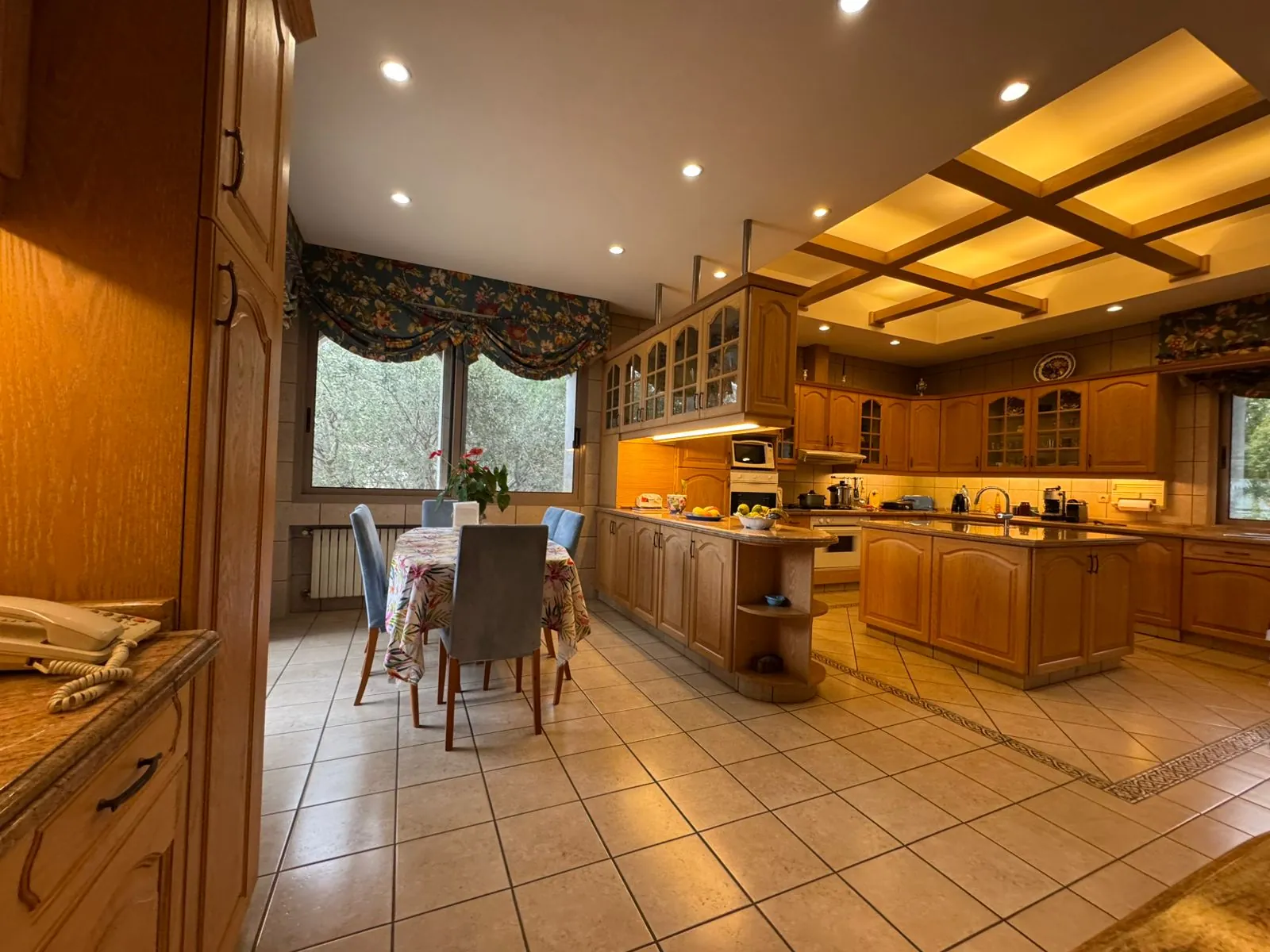 Luxurious Furnished Villa For Sale in A Prime Location in Monteverde — الصورة 3