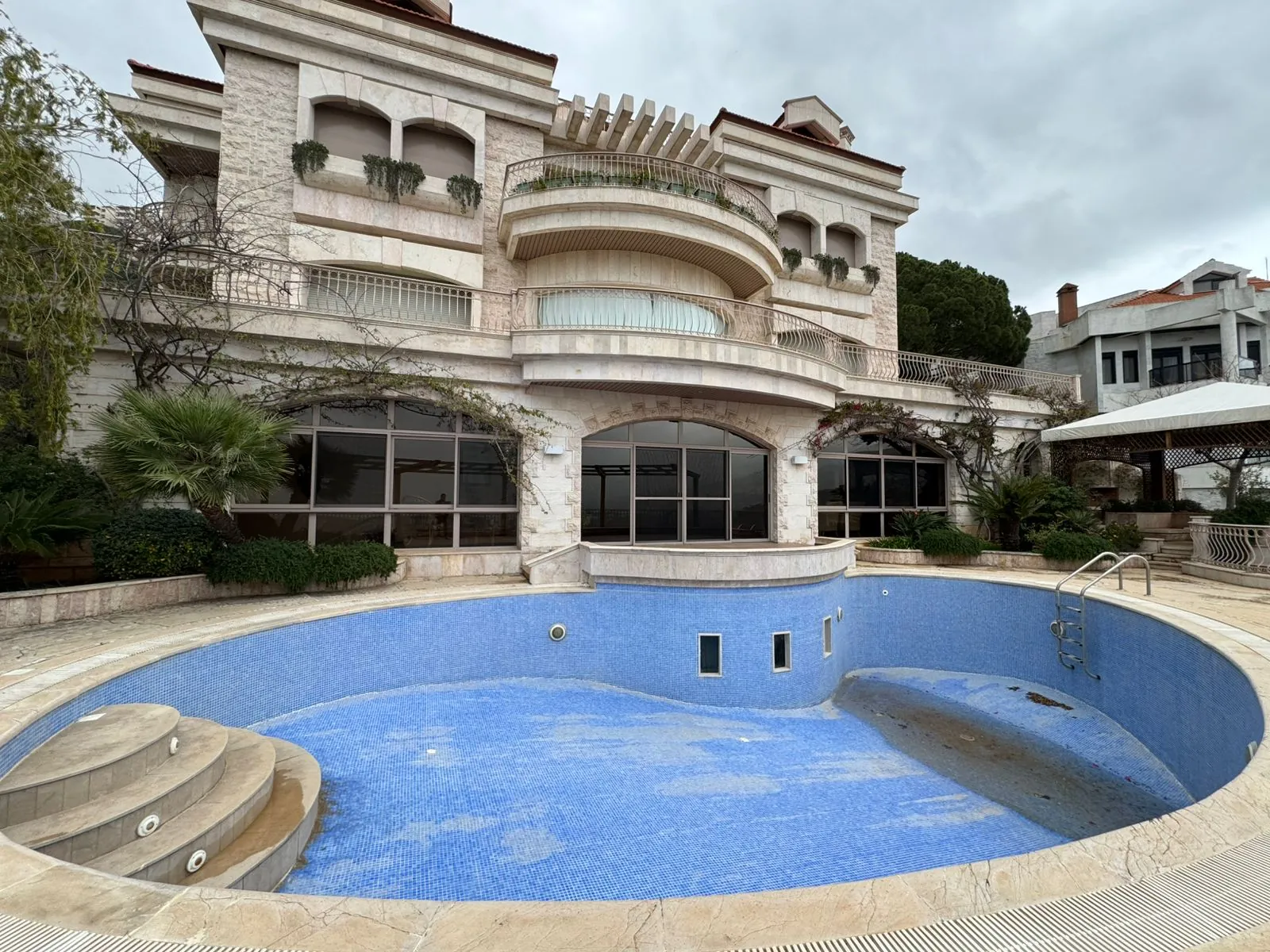 Luxurious Furnished Villa For Sale in A Prime Location in Monteverde — الصورة 5