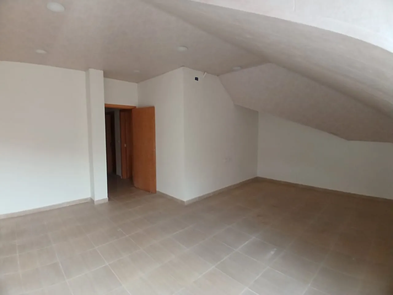 Brand New Duplex With Open View For Sale in A Calm Area in Naccache — الصورة 9