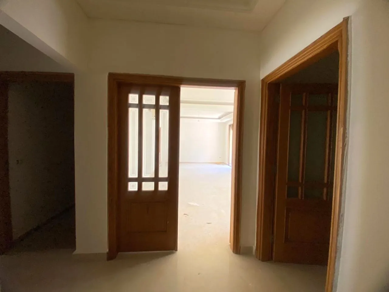 Beautiful & Decorated 4-Bedroom Apartment For Sale in Yarzeh, Baabda — الصورة 4