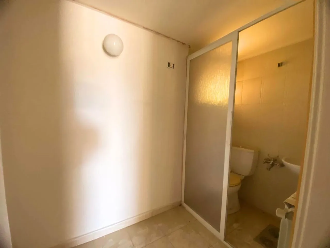 Beautiful & Decorated 4-Bedroom Apartment For Sale in Yarzeh, Baabda — الصورة 8