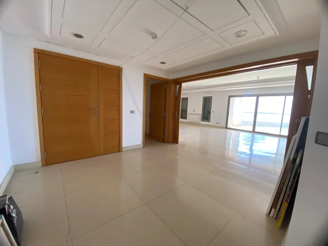 Amazing Apartment Mountain & Sea View For Sale in Ain El Mreisseh, Ras Beirut — الصورة 2