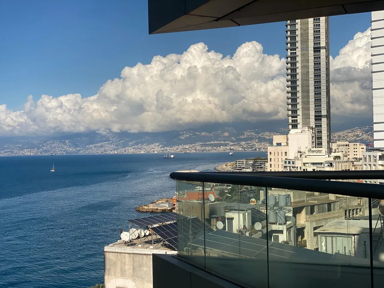 Amazing Apartment Mountain & Sea View For Sale in Ain El Mreisseh, Ras Beirut — الصورة 3