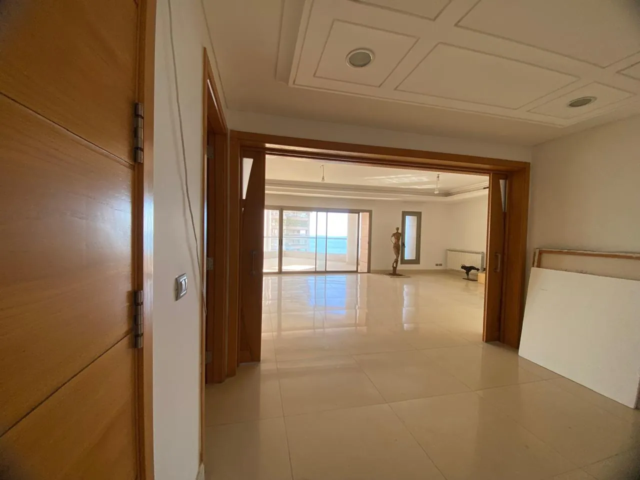 Amazing Apartment Mountain & Sea View For Sale in Ain El Mreisseh, Ras Beirut — الصورة 6
