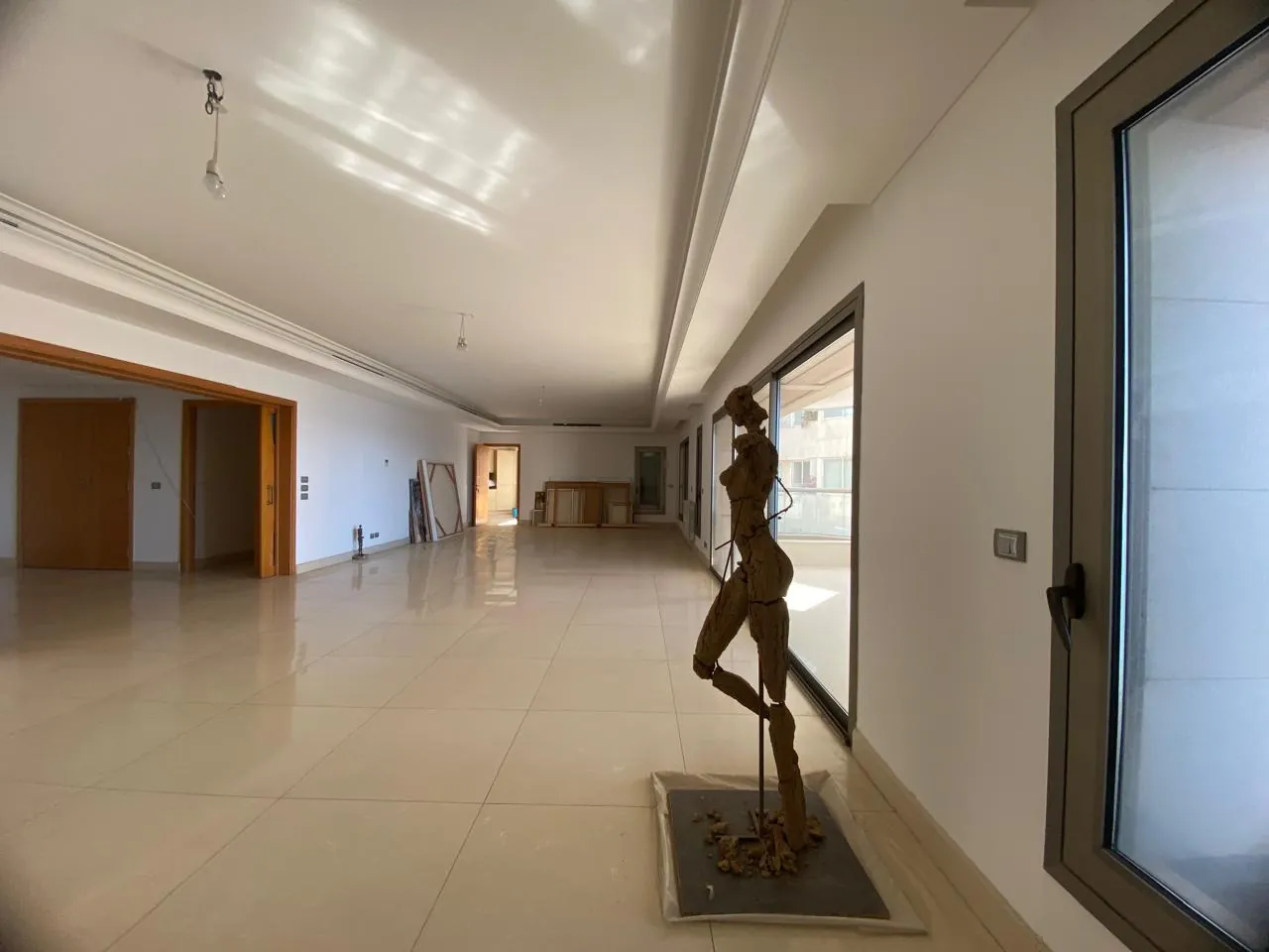 Amazing Apartment Mountain & Sea View For Sale in Ain El Mreisseh, Ras Beirut — الصورة 8