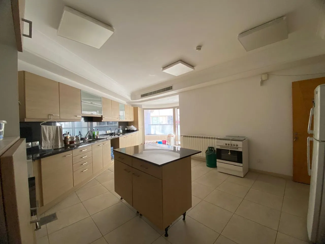 Amazing Apartment Mountain & Sea View For Sale in Ain El Mreisseh, Ras Beirut — الصورة 9