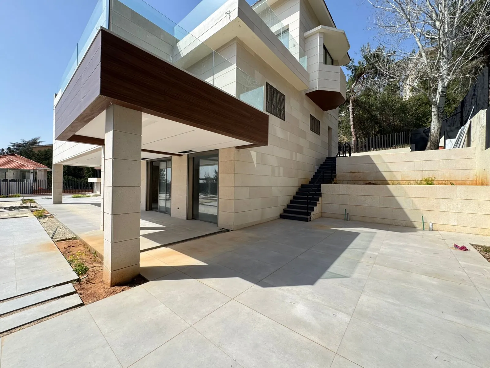 Modern Furnished High-End Finishing Villa For Rent in Baabdat — الصورة 2