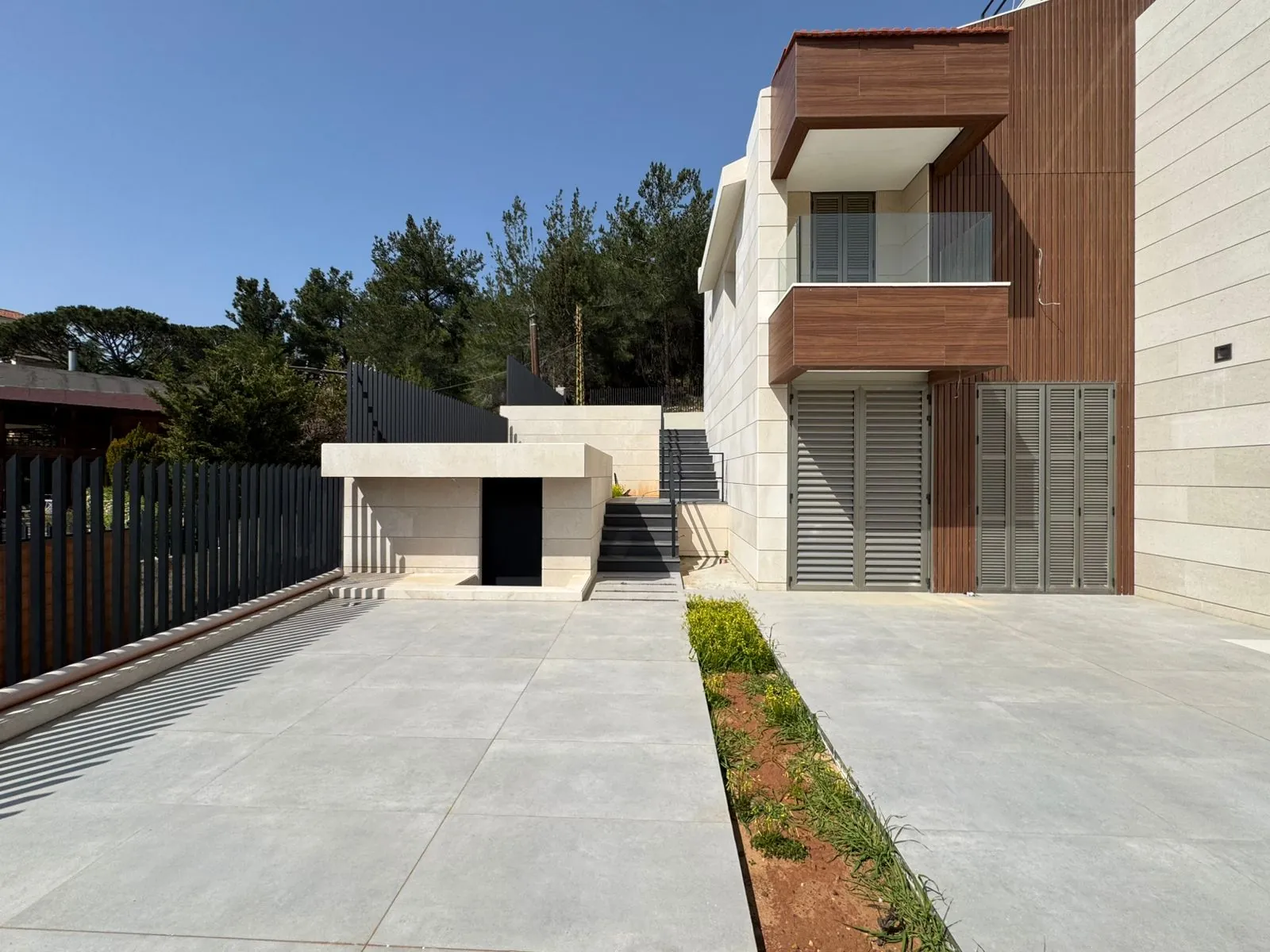 Modern Furnished High-End Finishing Villa For Rent in Baabdat — الصورة 3