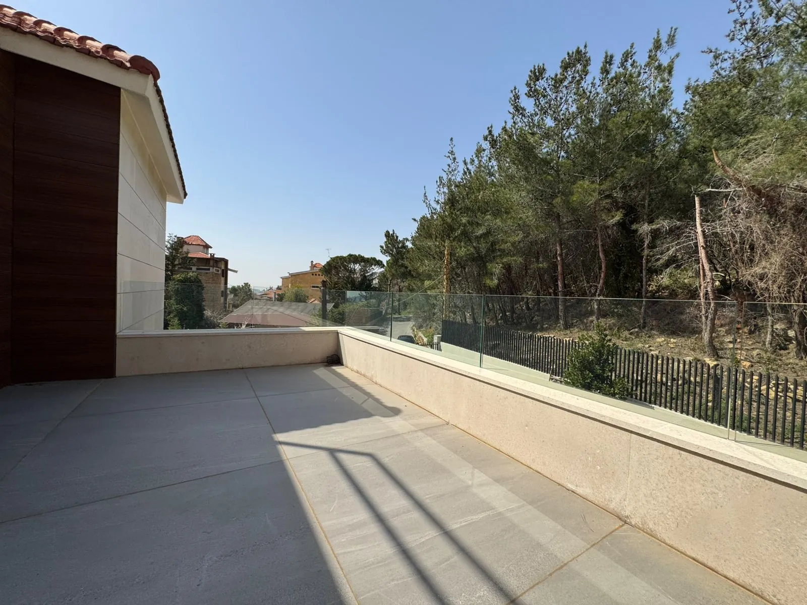 Modern Furnished High-End Finishing Villa For Rent in Baabdat — الصورة 4