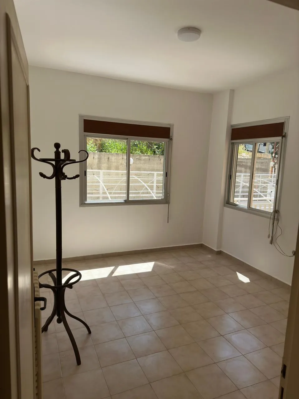 3-Bedroom Apartment With Sea View For Rent in Kfarhbeib — الصورة 5