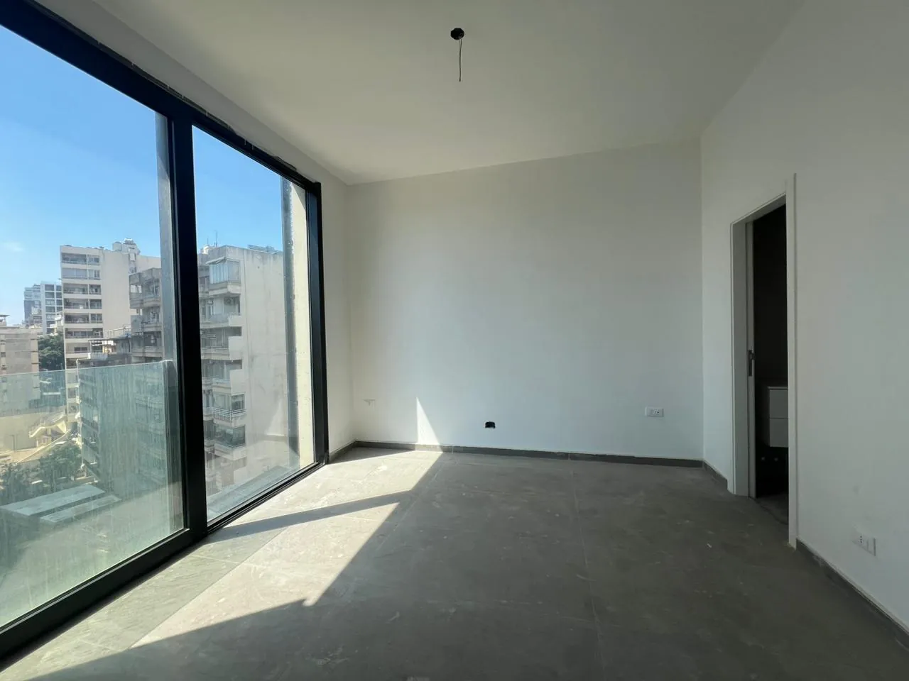 Urban Living! 3-Bedroom Apartment For Sale in the Heart of Achrafieh — الصورة 2