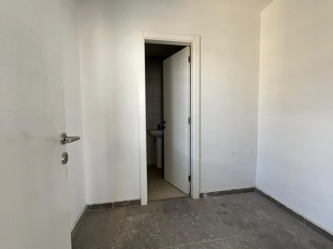Urban Living! 3-Bedroom Apartment For Sale in the Heart of Achrafieh — الصورة 6