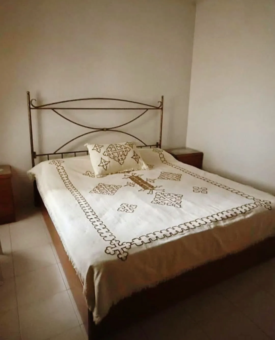 Semi-Furnished Apartment With Sea View For Sale in Adma — الصورة 4
