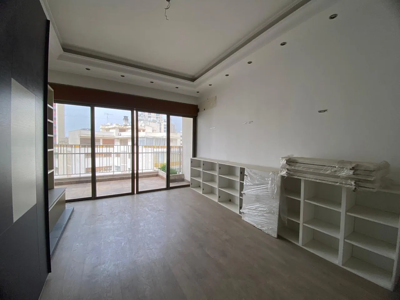 Spacious Apartment with Amazing Open City View For Rent in Koraytem, Ras Beirut — الصورة 10