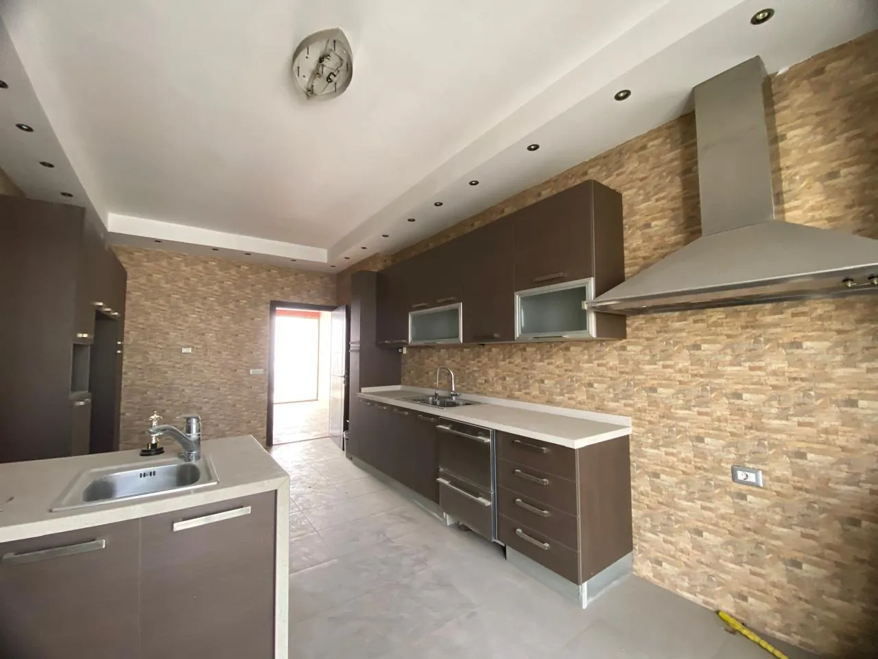 Spacious Apartment with Amazing Open City View For Rent in Koraytem, Ras Beirut — الصورة 7