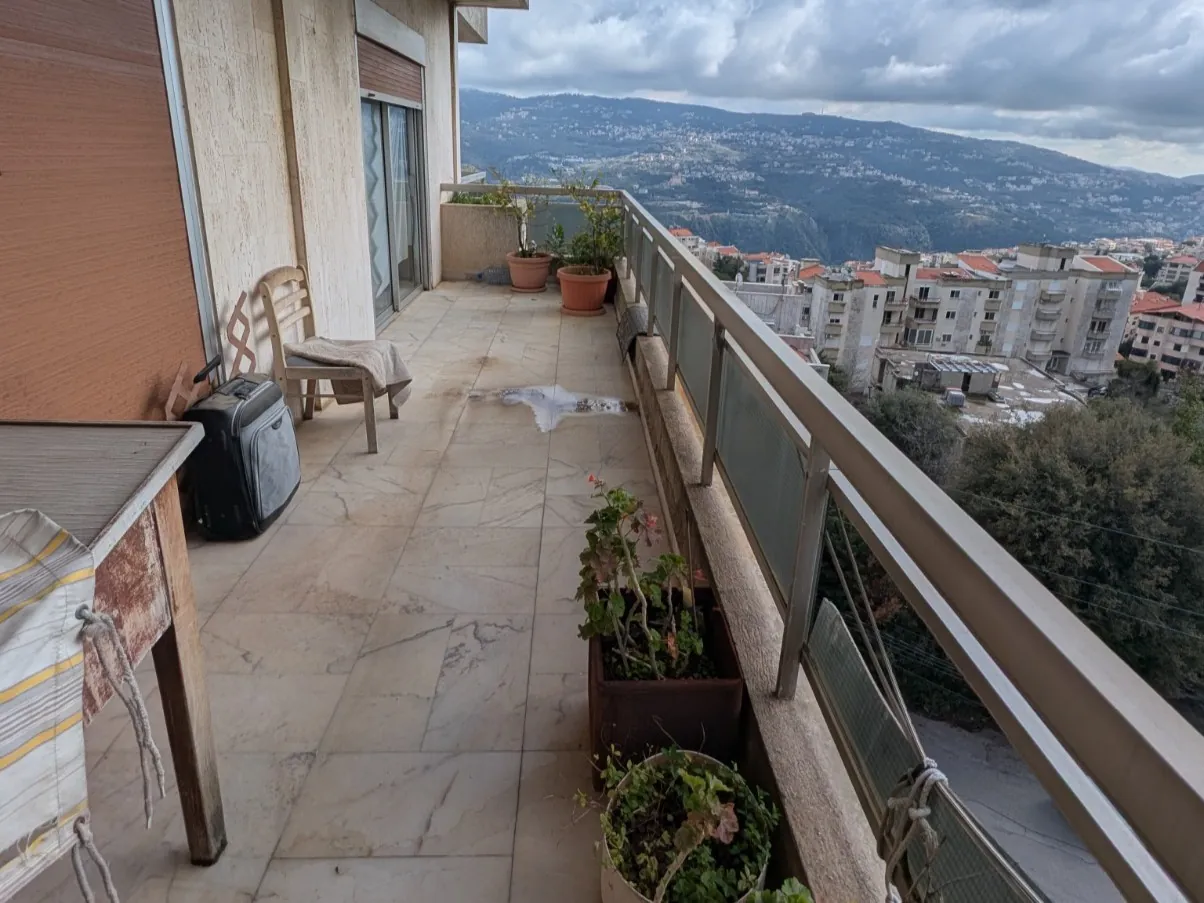 Bright Apartment with Panoramic Mountain View For Sale in Ajaltoun — الصورة 4