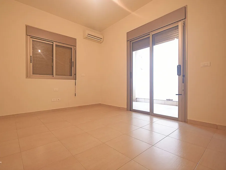 Spacious Apartment With Backyard Terrace For Sale in Mar Takla — photo 4