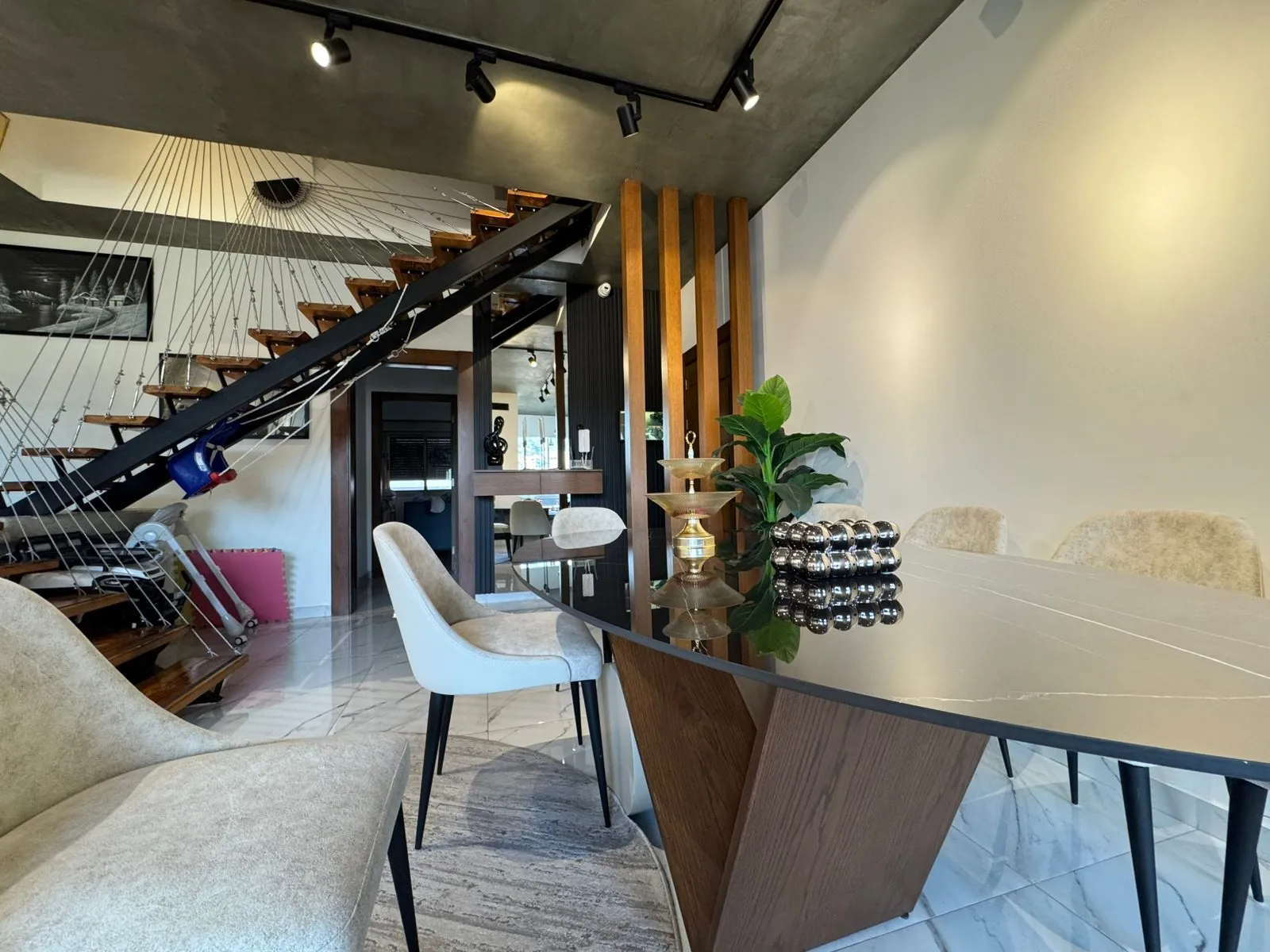 Fully Furnished Decorated Duplex With Open Mountain View For Sale in Mansourieh — الصورة 2