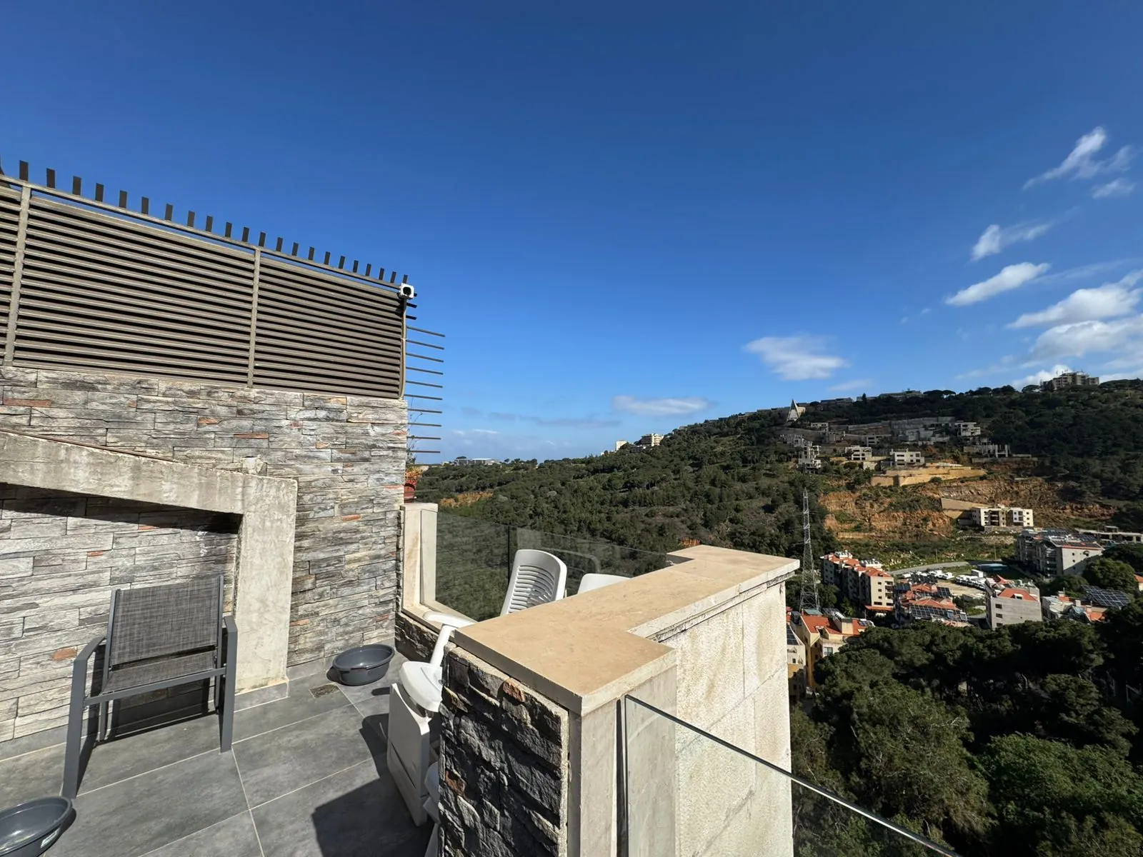 Fully Furnished Decorated Duplex With Open Mountain View For Sale in Mansourieh — الصورة 9