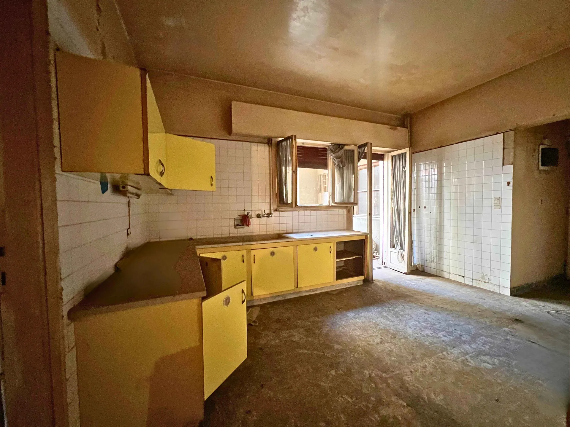 3-Bedroom Apartment For Sale in Achrafieh, Hotel Alexandre — الصورة 3