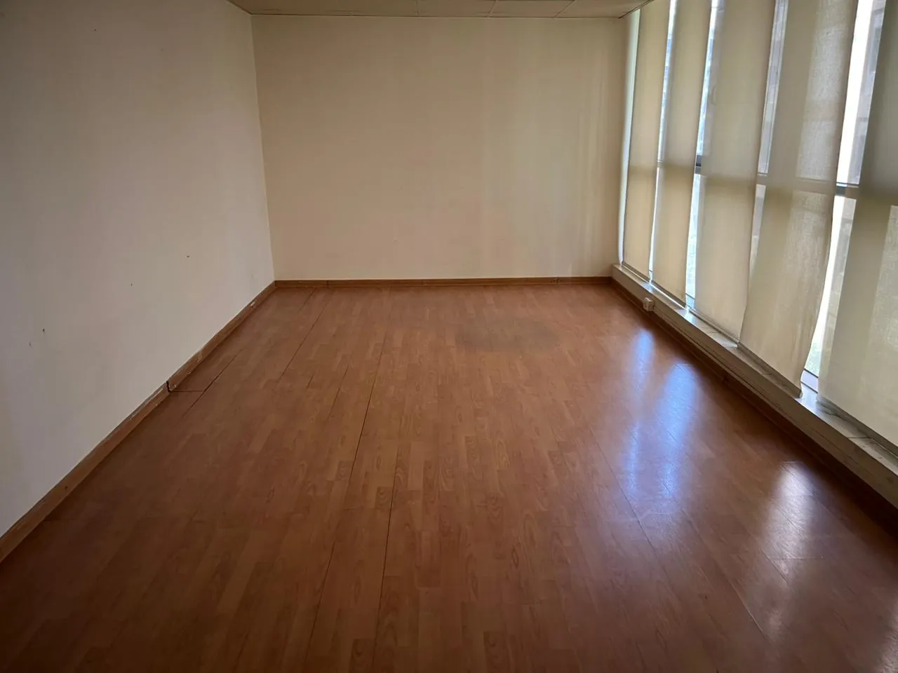 220 SQM Office For Rent in Sadat, Ras Beirut — الصورة 2