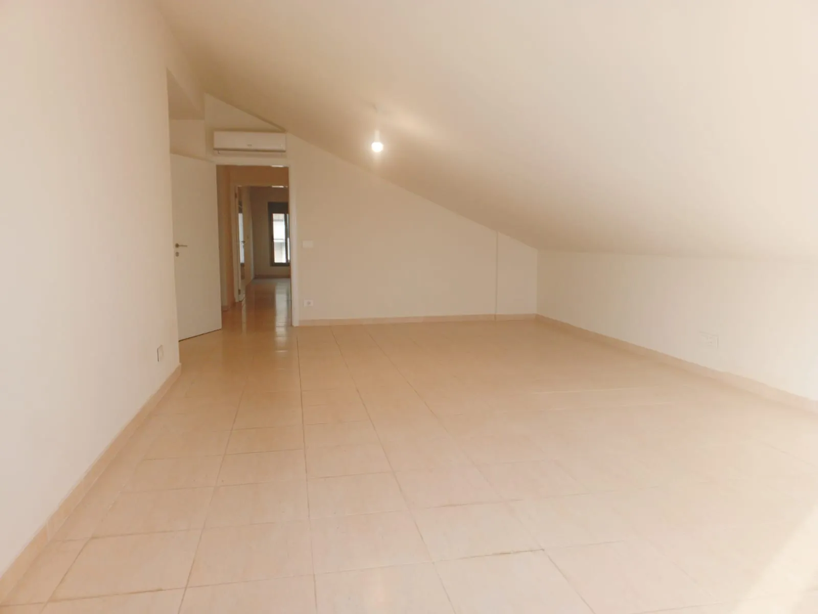 Spacious Apartment with Roof Terrace & Sea View For Rent in Aoukar — الصورة 4