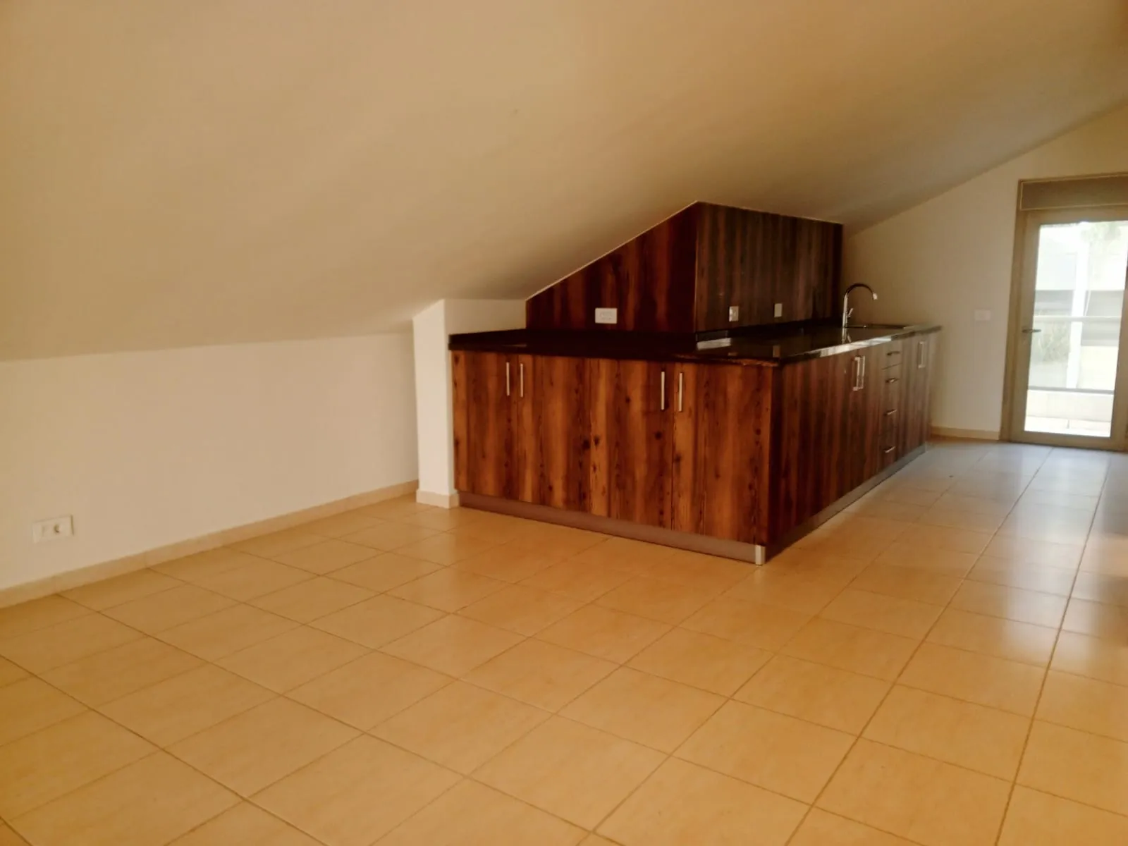 Spacious Apartment with Roof Terrace & Sea View For Rent in Aoukar — الصورة 5