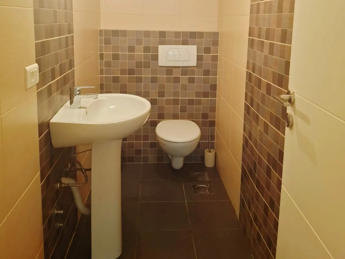 Furnished 2-Bedroom Apartment with Garden For Sale in Aoukar Bellevue — الصورة 9