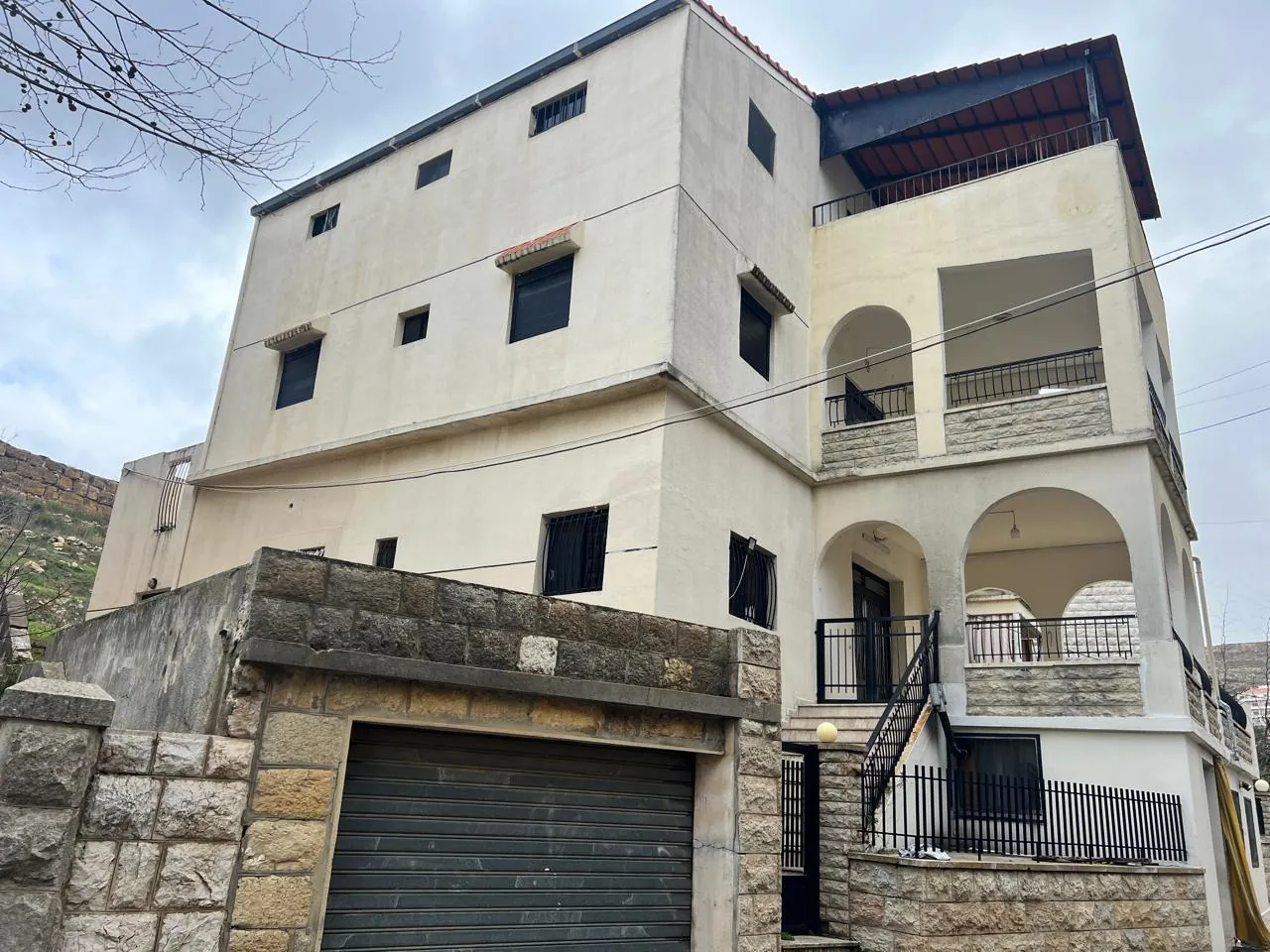 A 1,090 SQM Building For Sale in Bhamdoun — الصورة 2