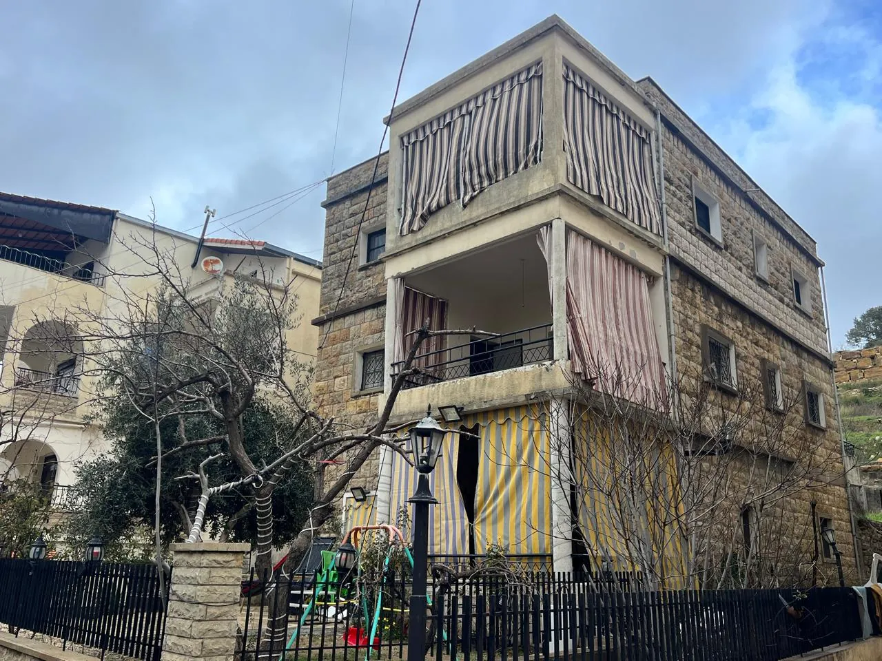 A 1,090 SQM Building For Sale in Bhamdoun — الصورة 3