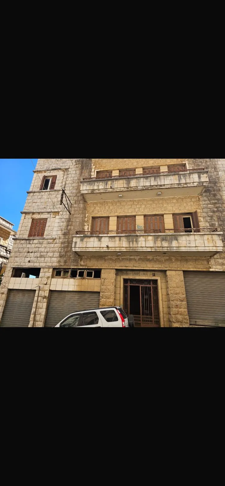 A 1,227 SQM Building For Sale in Sawfar