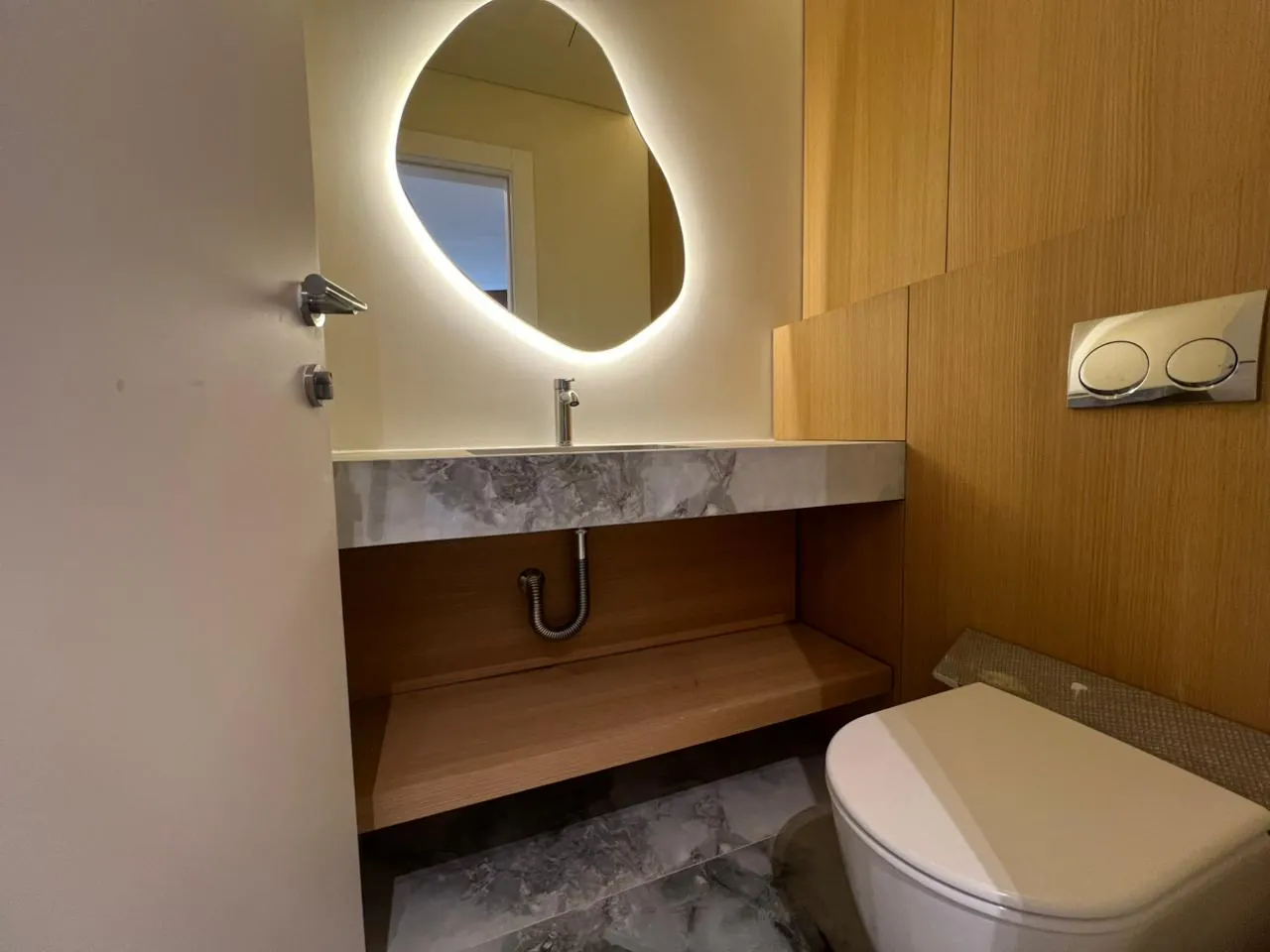 3-Bedroom Loft with Terrace For Sale in Achrafieh, Soho — الصورة 10