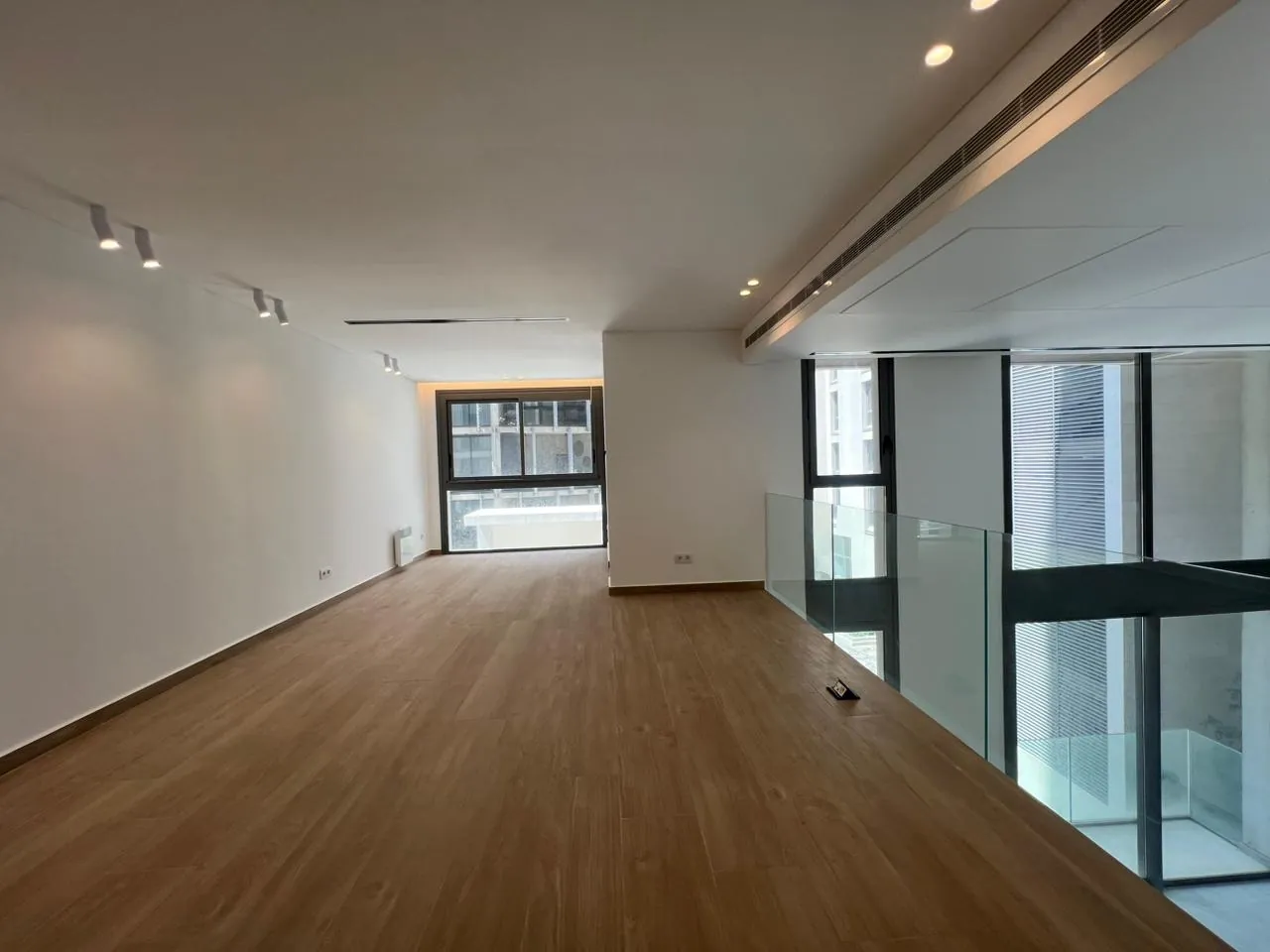 3-Bedroom Loft with Terrace For Sale in Achrafieh, Soho — الصورة 4