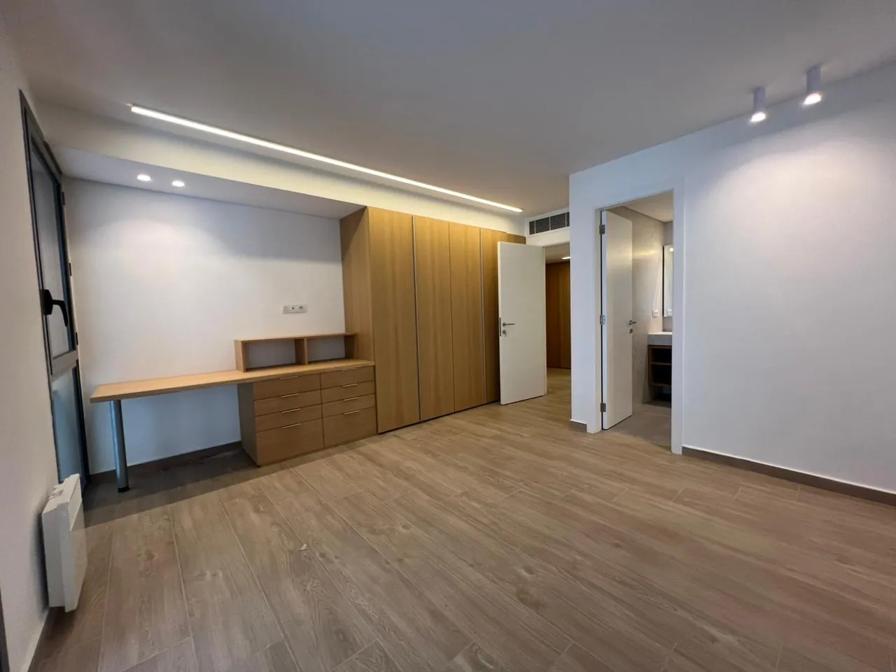 3-Bedroom Loft with Terrace For Sale in Achrafieh, Soho — الصورة 6