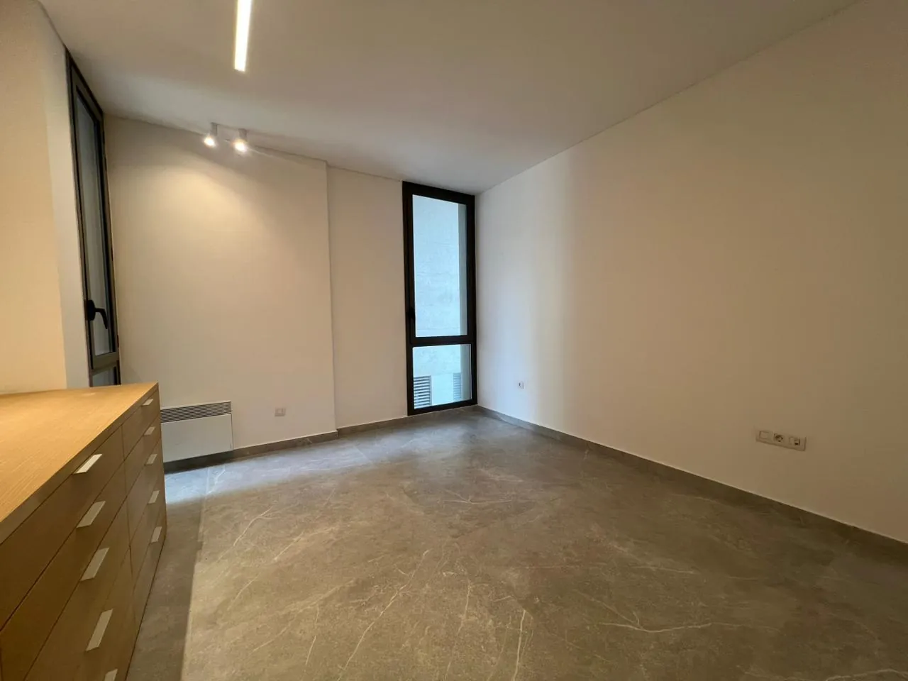 3-Bedroom Loft with Terrace For Sale in Achrafieh, Soho — الصورة 8