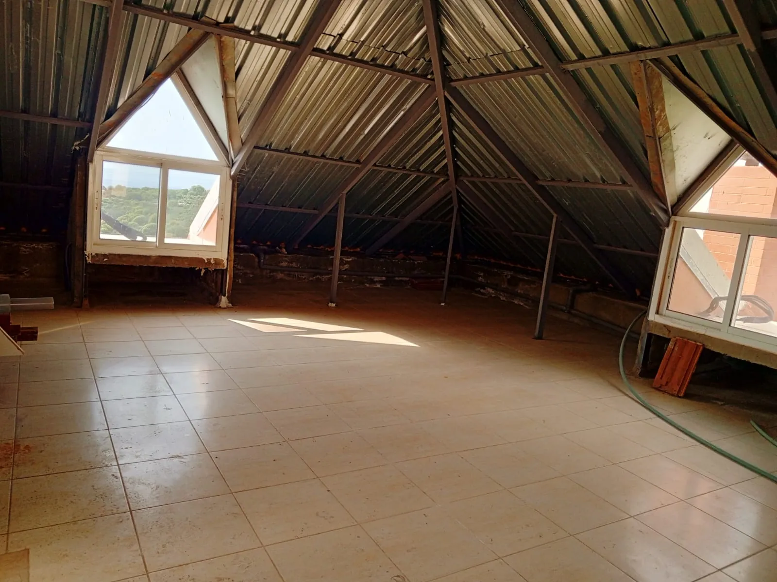 Triplex Villa with Terrace and Sea & Mountain view For Sale in in Edde, Jbeil — الصورة 10