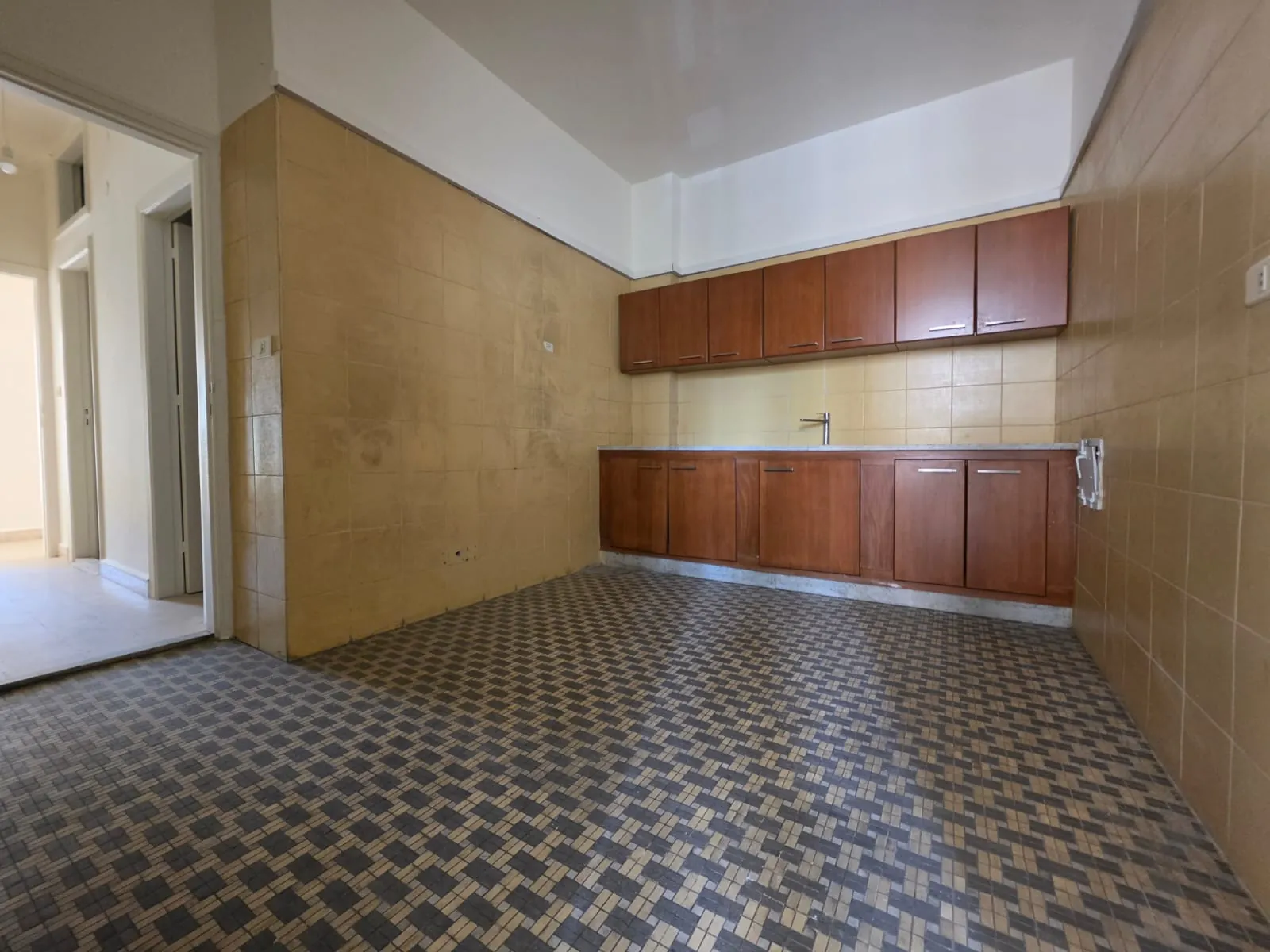 Spacious Apartment For Sale in Horsh Tabet — photo 6