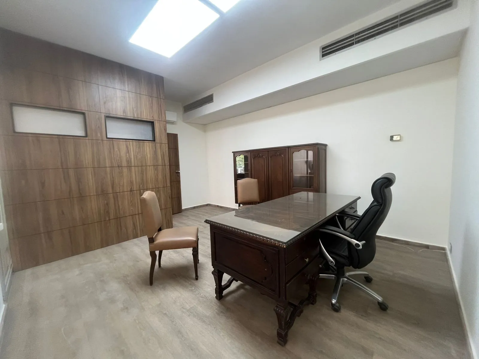 80 SQM Polyclinic For Rent in Achrafieh, Roum — photo 4
