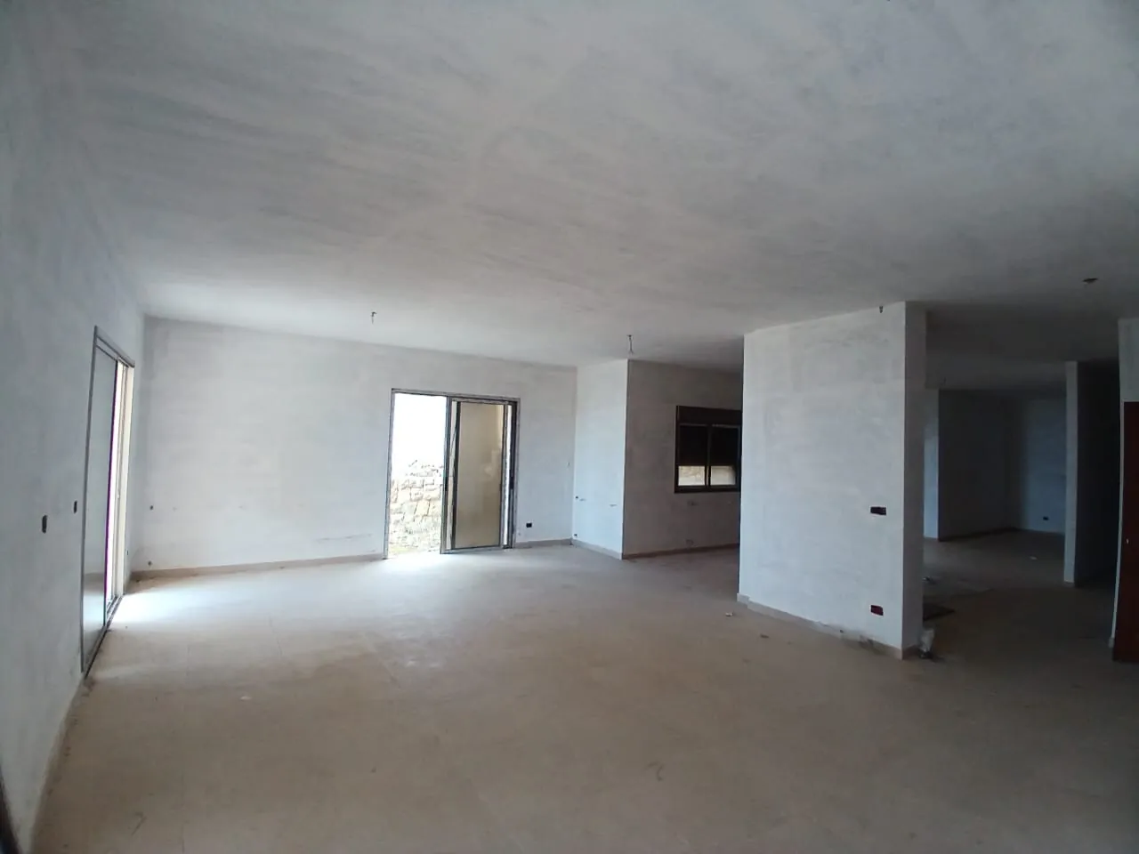 3-Bedroom Apartment with Terrace in Calm Area For Sale in Beit Chabeb — الصورة 3