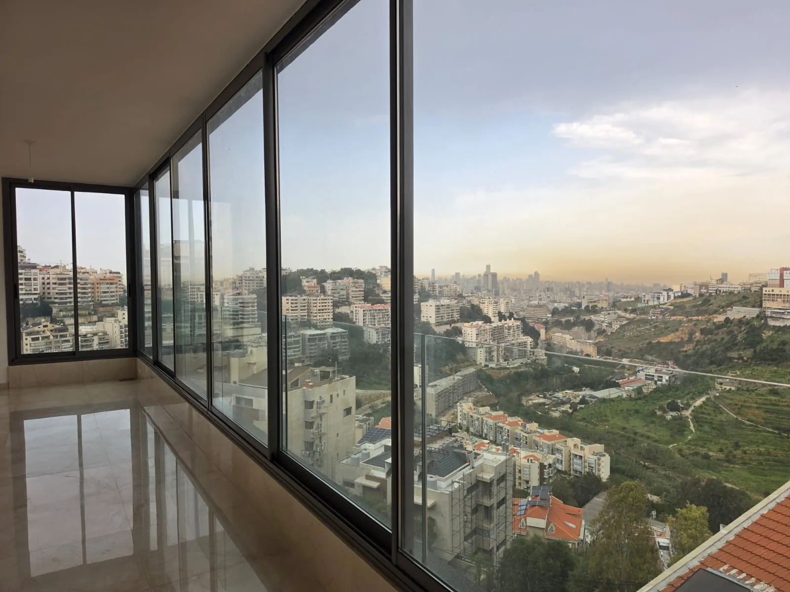 Beautiful Apartment For Sale in A High-End Building in Hazmieh — الصورة 2