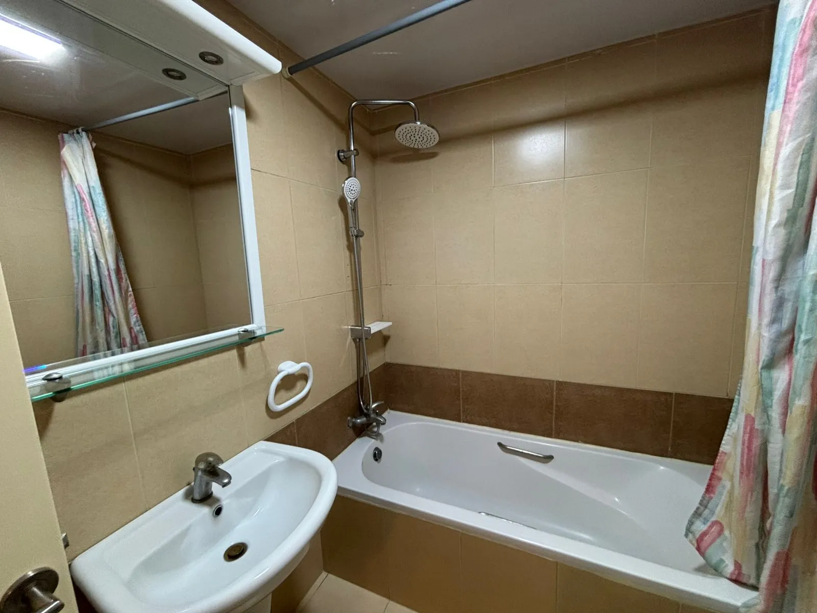 Semi-Furnished Apartment For Sale in Jdeideh — الصورة 10