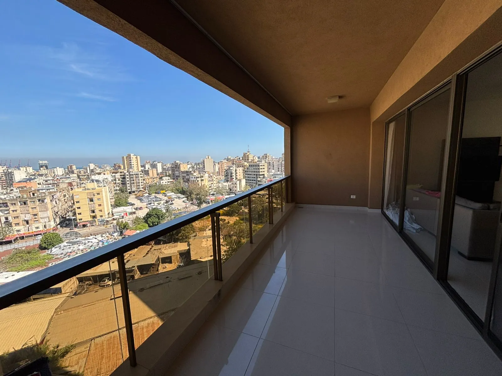 Semi-Furnished Apartment For Sale in Jdeideh — الصورة 2