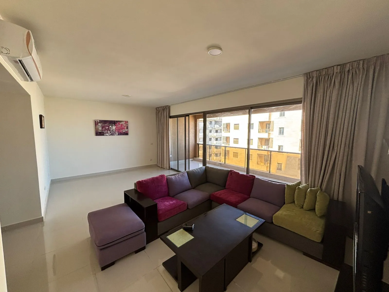 Semi-Furnished Apartment For Sale in Jdeideh — الصورة 3