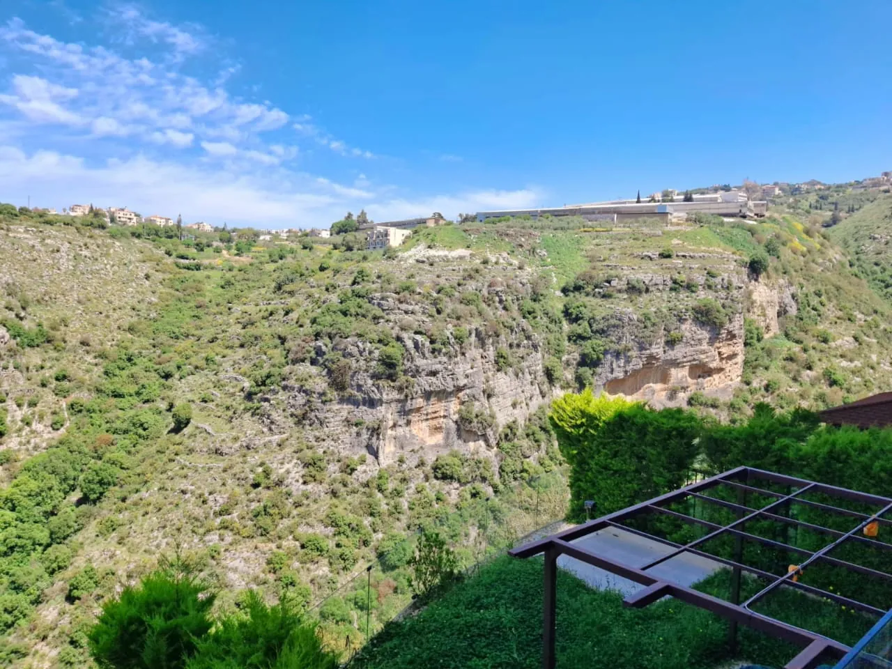 2-Bedroom Furnished Apartment For Sale In A Gated Community in Hboub, Jbeil — الصورة 9