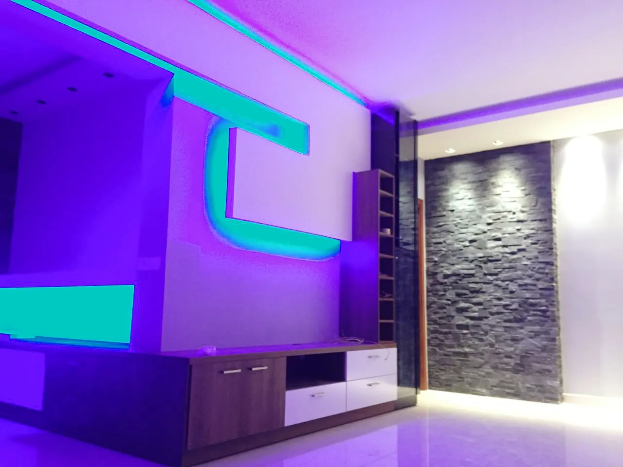 Furnished 3-Bedroom Apartment With Terrace For Sale in Fanar — الصورة 3